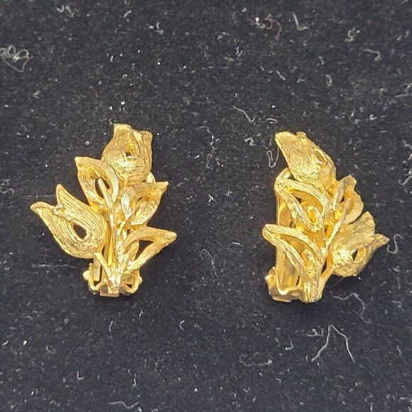 Vintage 80s Brushed Gold Climbing Tulip Clip-On Earrings Flame Textured Flower - Picture 5 of 7